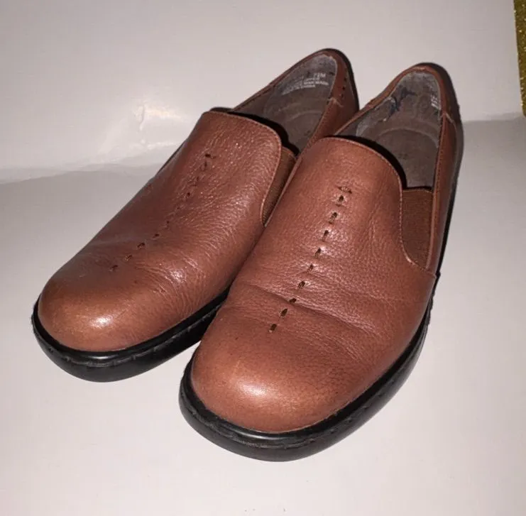 Naturalizer Women's Brown Slip-On Loafers