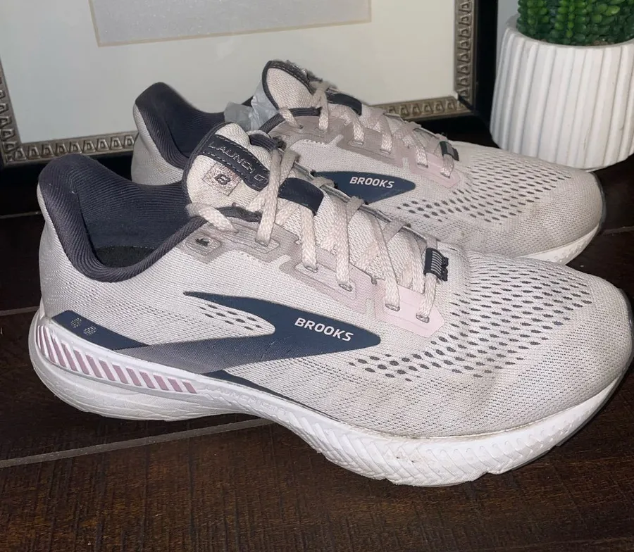 Brooks Launch GTS 8 Women's Running Sneakers Gray & Pink Size 9