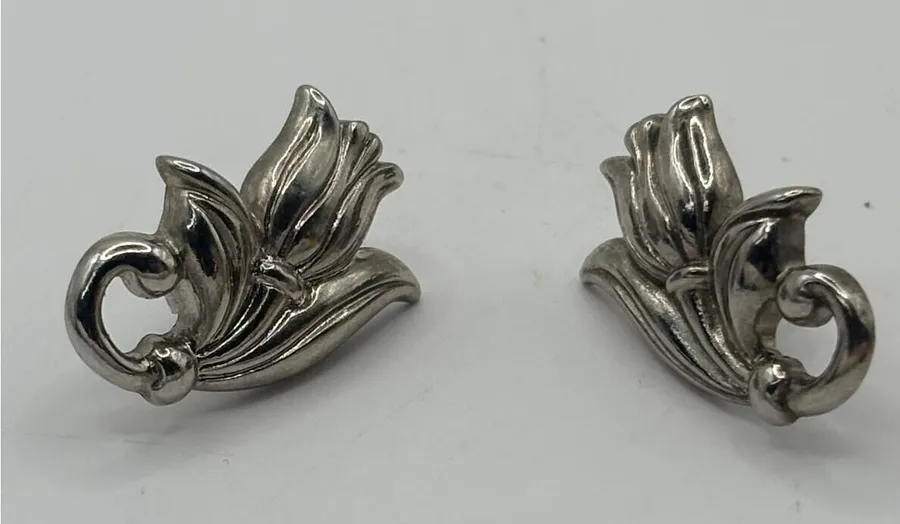 Vintage Avon 1990 Spring Tulip Silver Tone Clip Earrings