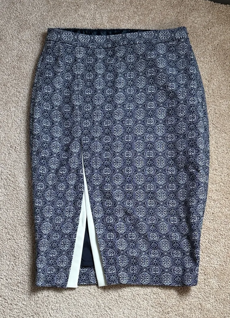 LTD Navy & White Patterned Pencil Skirt. Size 4