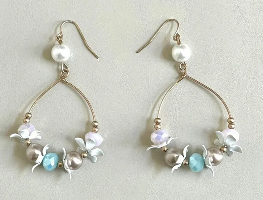 Gold tone pearl white flowers circle earrings