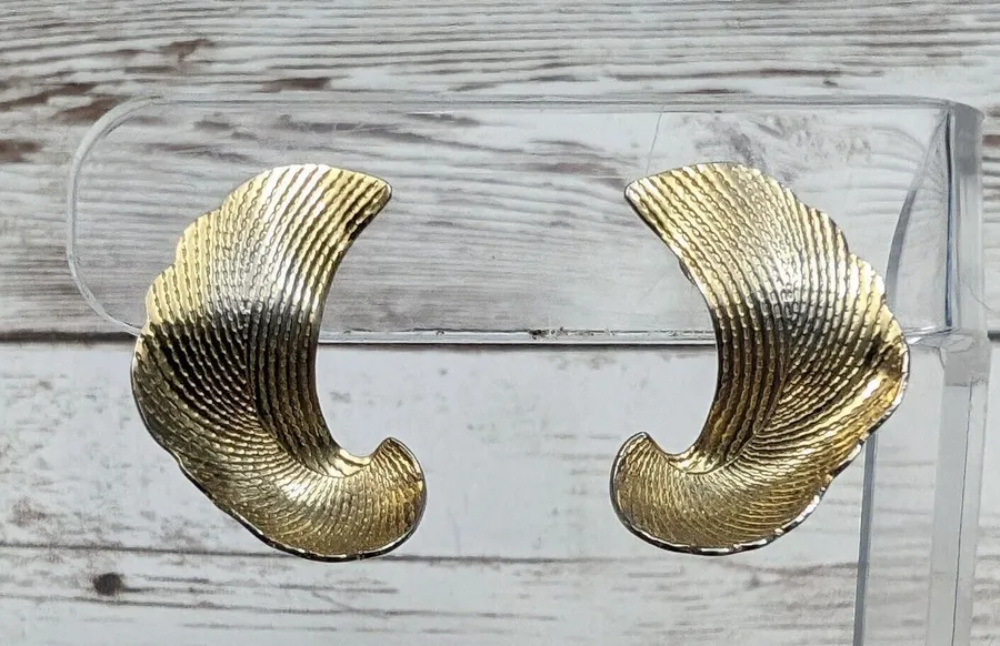 Vintage Avon Clip On Earrings