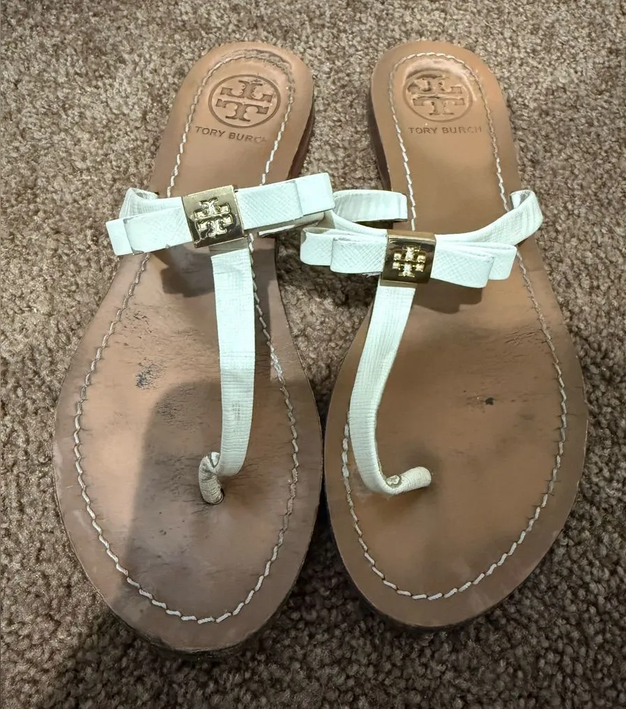 Tory Burch Leighanne Tan Ivory Leather Bow Logo Thong Sandals Flip Flops 8.5 N