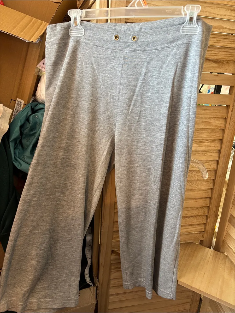 Gray Wide Leg Capris Medium