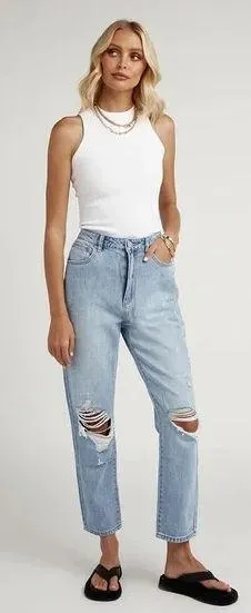 A ‘94 High Slim Straight Leg Distressed Jeans in Wildlife Size 4/26