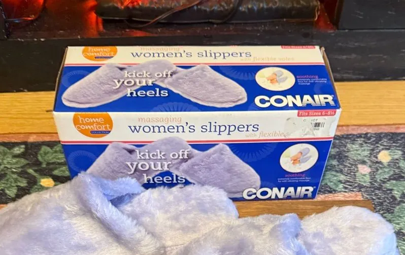Conair Foot Vibes Massaging Slippers Purple Size 8