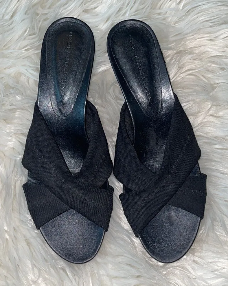 Donald J Pliner Black 2” Heel Stretchy Cross Strap Sandals Black Size 6