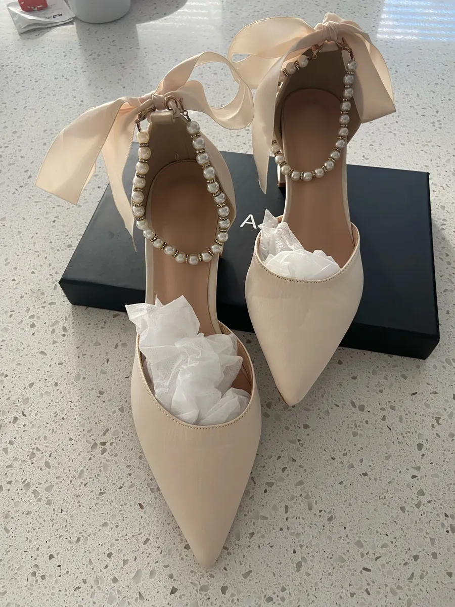 Azazie Satin Shoes Size 8 1/2