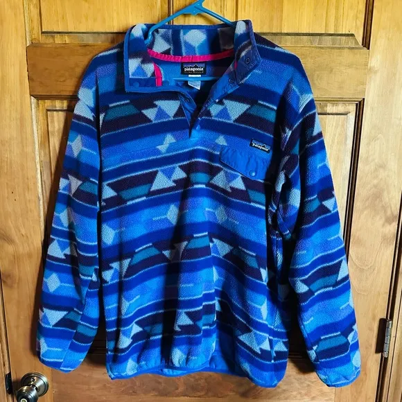 Patagonia sweater! Purple geometric quarter snap fleece pullover women’s size XL