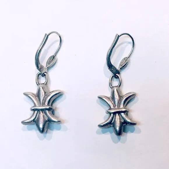 Vintage 3D Design Dangle Earrings Silver