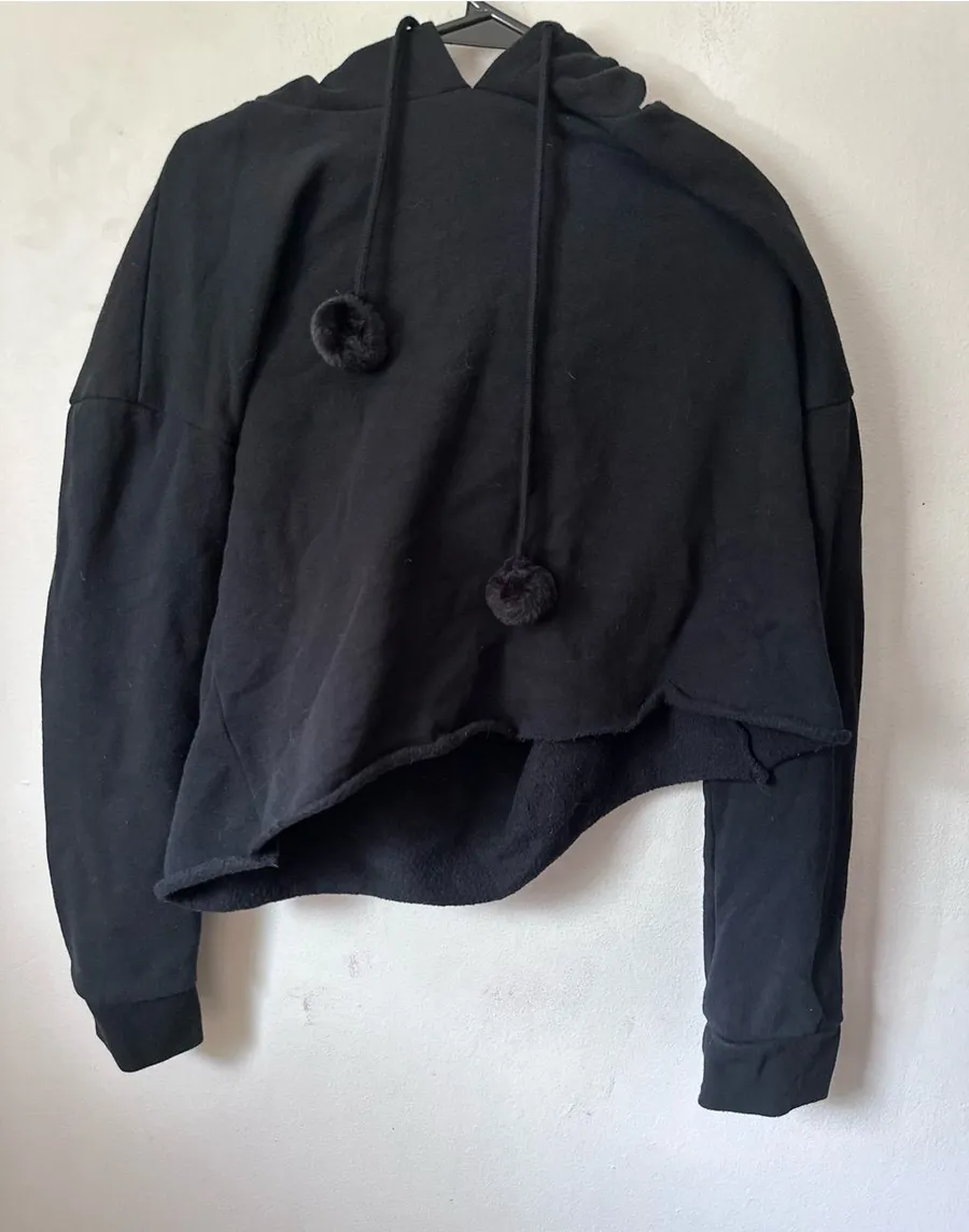 Hot Topic Black Hoodie Label Detail