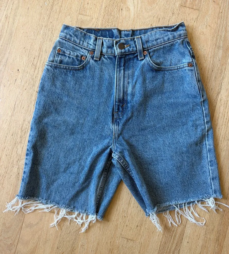 Vintage Levi's 521 Blue High-Rise Frayed Hem Denim Shorts 25”