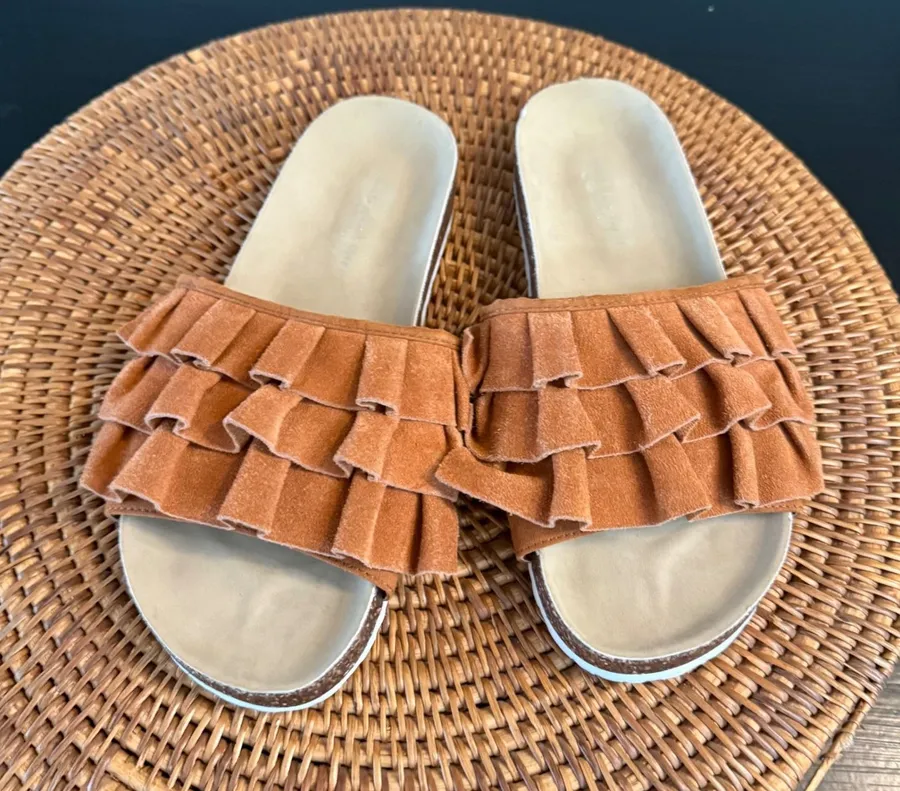 American Eagle Ruffle Slide Sandals Cognac Brown Faux Suede Cork Midsole Size 6