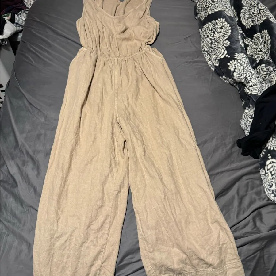 Universal Thread Tan Jumpsuit with Relaxed Fit and Sleeveless Design