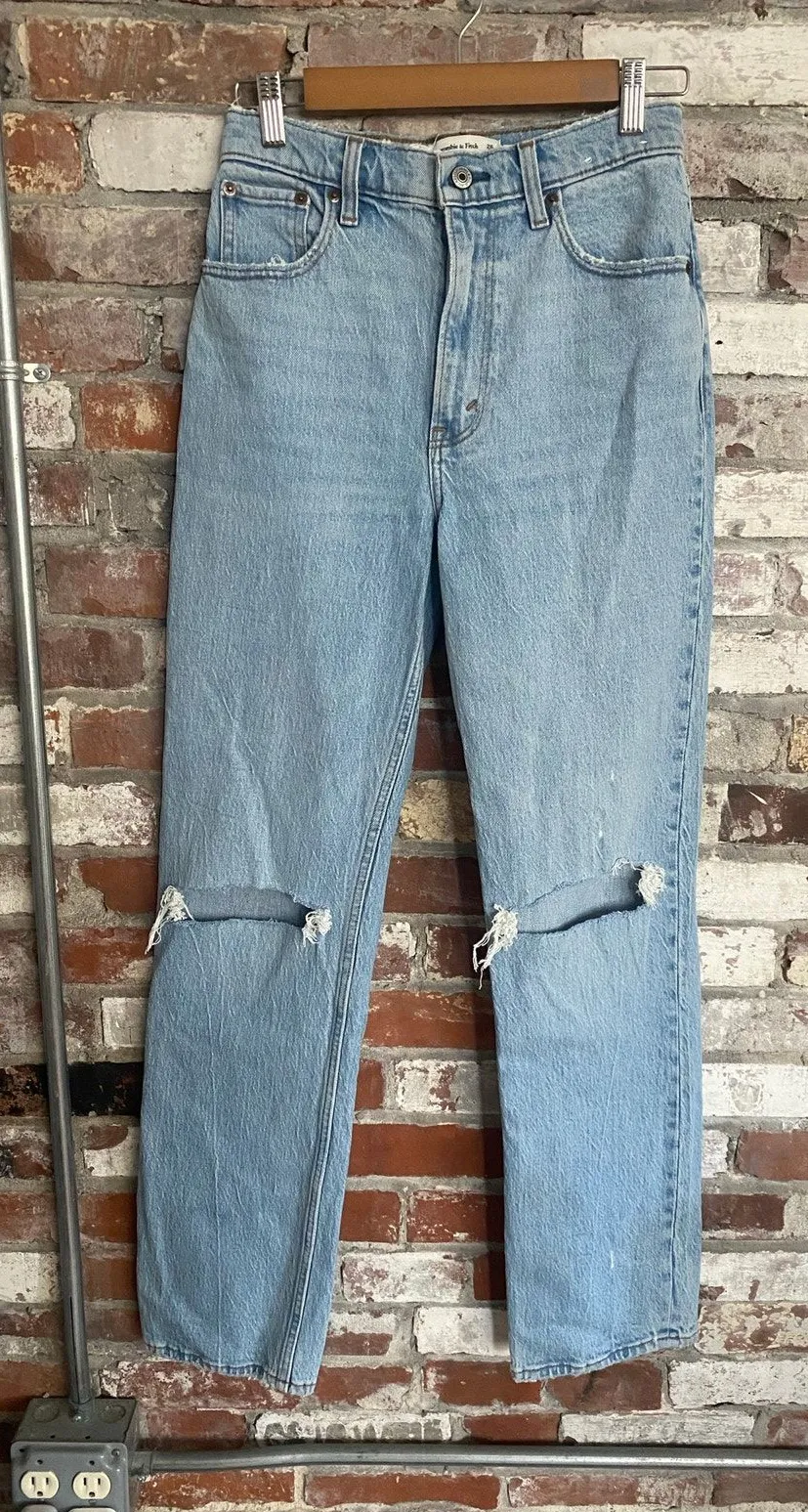 Abercrombie & Fitch 90s Straight Ultra High Rise Distressed Jeans 26 2R Light