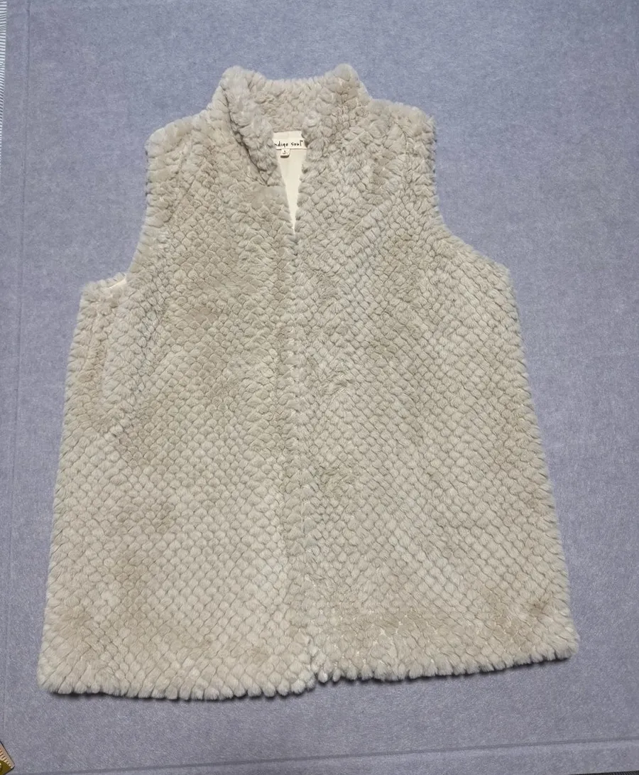 Indigo Soul Ivory Textured Faux Fur Lined Snap Front Vest Women's Size L Size L
