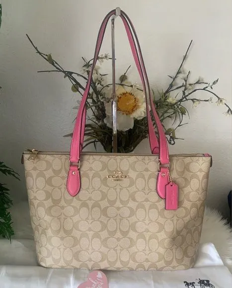 Coach Cream/Pink Signature Gallery Tote Bag