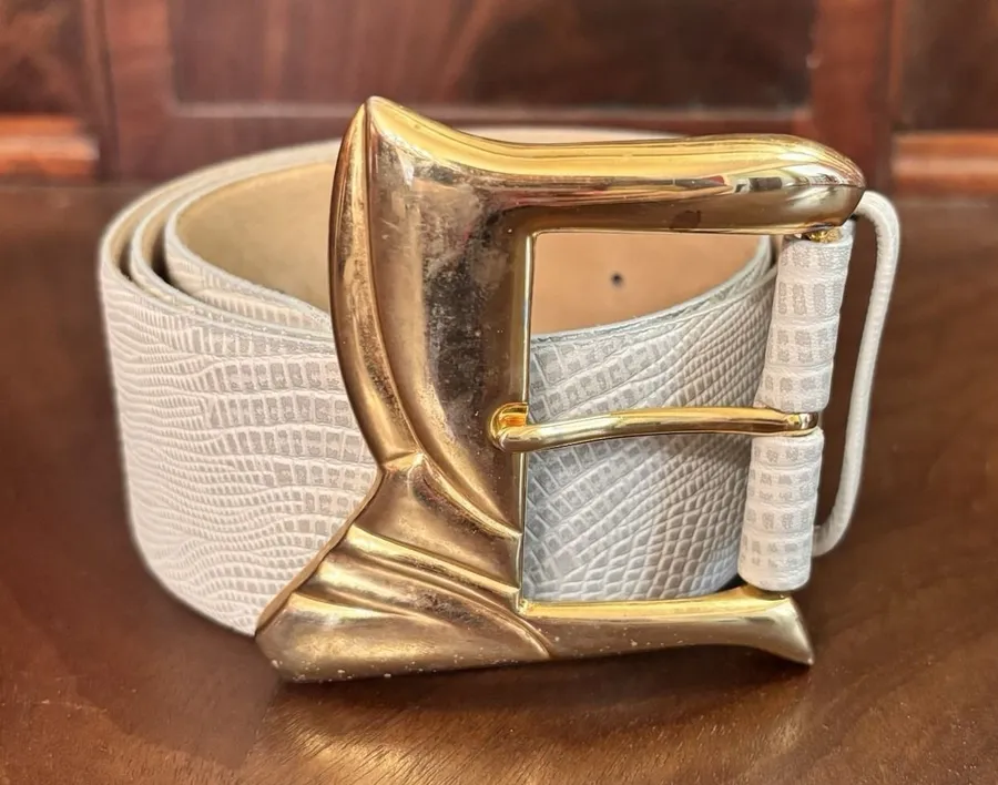 The Ritz Collection Medium Gray Lizard Embossed Leather Belt Gold Buckle 40"
