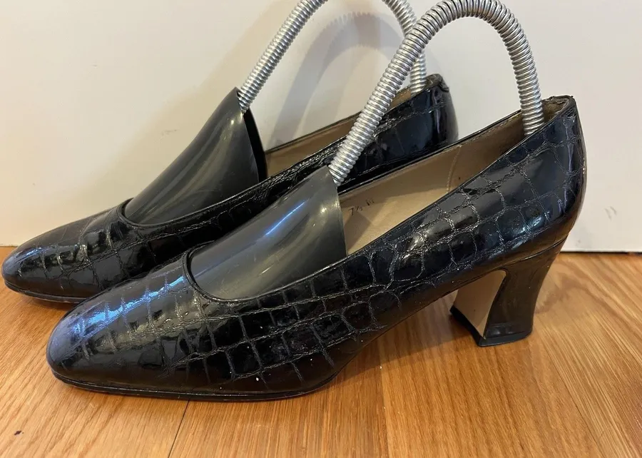 Etienne Aigner Cadiz Shoes Womens Size 7.5 Black Croc Pumps Square Toe