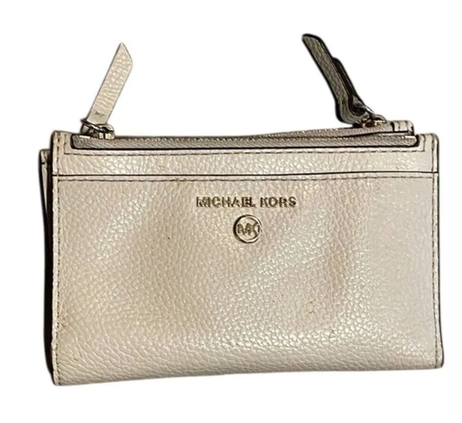 Michael Kors Beige leather Wallet Zippered Pockets Card Slots