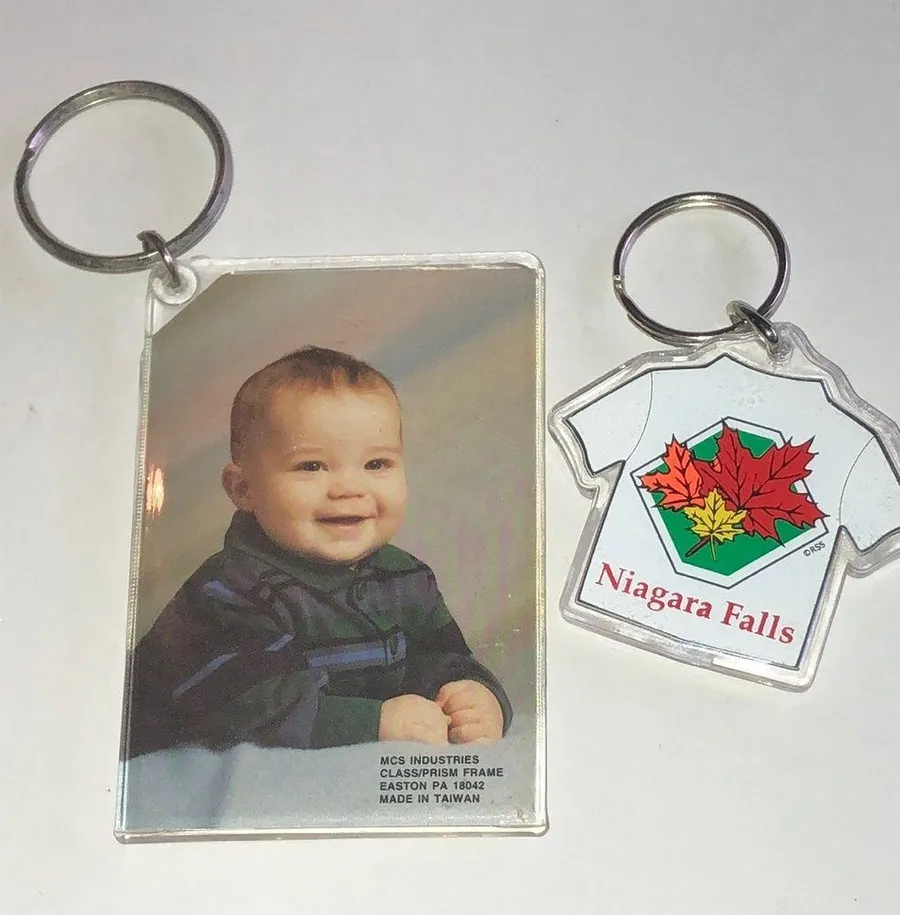 Niagara Falls Souvenir Keychain Set Red