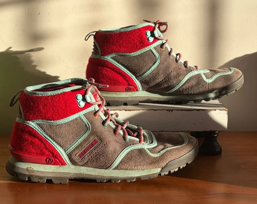 Merrell Eagle Origins Felt Charcoal Red Hiking Boots Womens Size 7 Retro Suede
