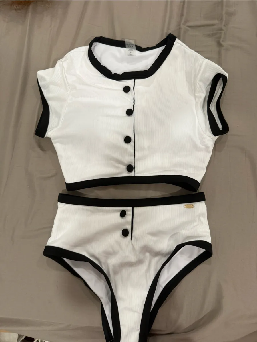 White & Black Contrast High