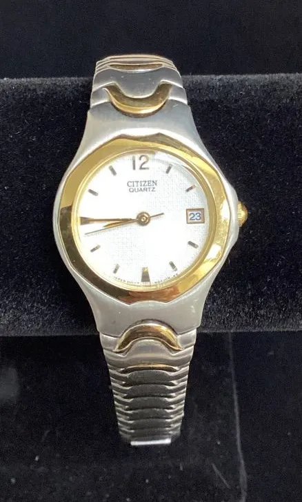 Citizens Woman’s Quartz Watch, Beautiful Condition (363)