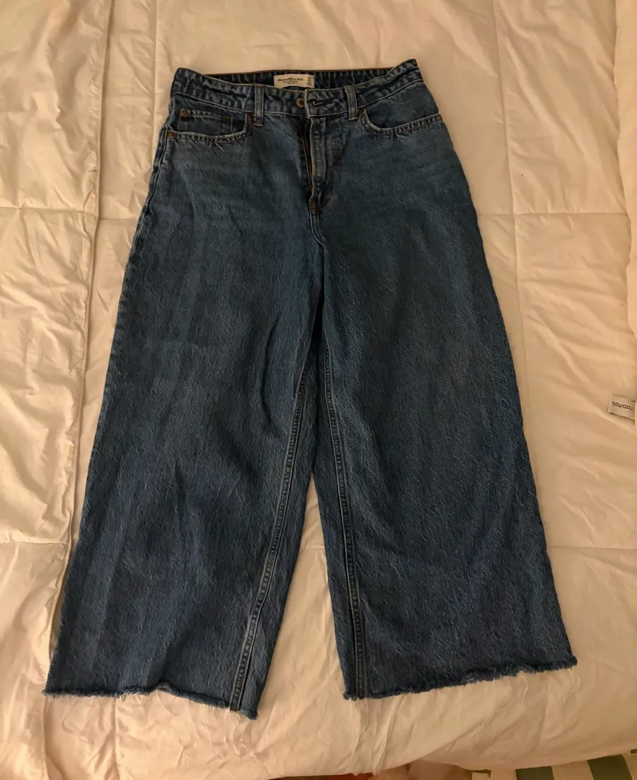 Abercrombie & Fitch High Rise Wide Leg Jean