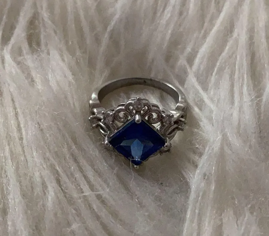 silver ring with sapphire stone