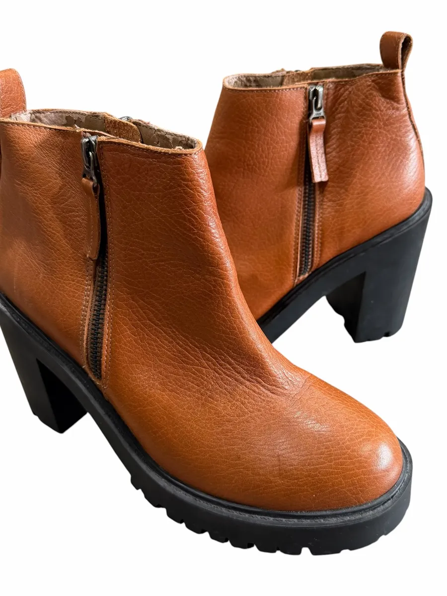 Paruolo Women’s Leather Ankle Boots Sz 39 Brown Lug Sole Block Heel Zip Booties Tan