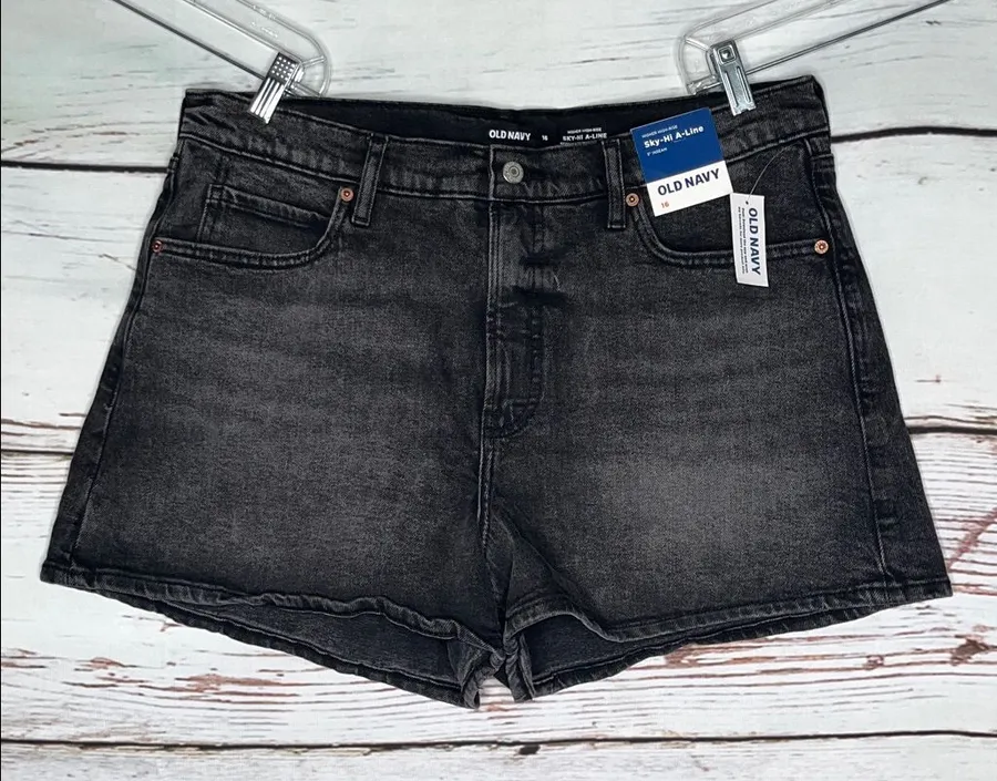 Old Navy NWT 16 Black Denim 3” Inseam Higher High Rise Sky-Hi A-Line Jean Shorts