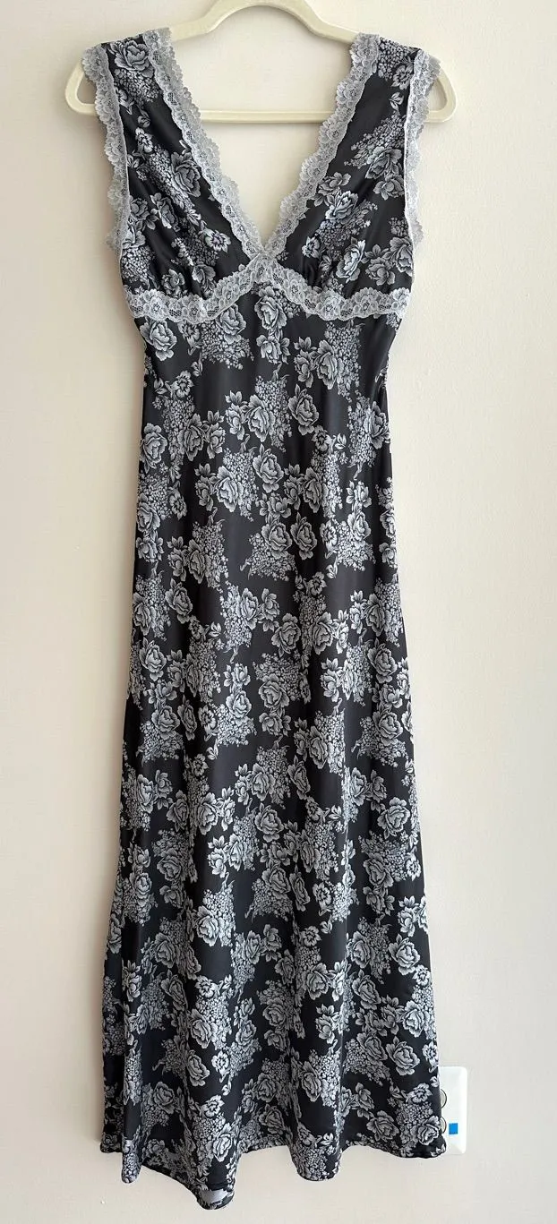Evolutionary Apparel Floral Lace Satin Slip Midi Dress, Grey, Size Small Gray