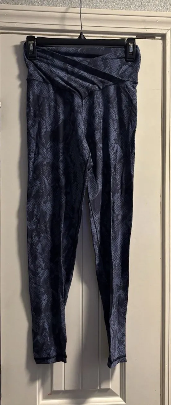OFFLINE by Aerie Leggings Womens Large Navy Blue Snakeskin Real Me Crossover 7/8