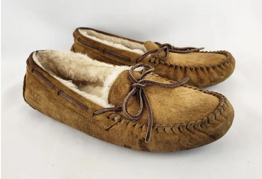 UGG Dakota Slippers Women's 10 House Shoes Tan 5612 Moccasin Loafers Sherpa Wool Brown