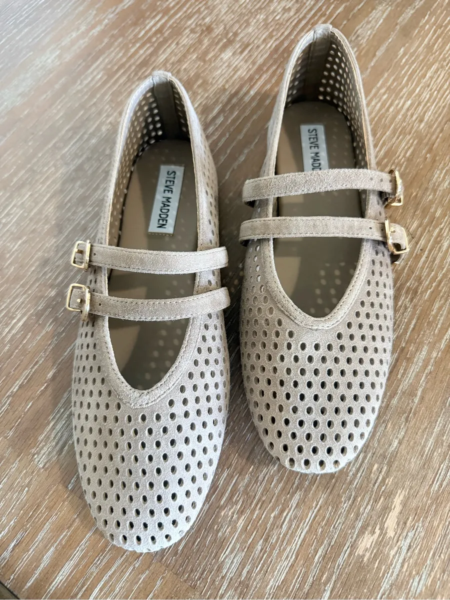 Women’s taupe perforated flats. Size 7.5