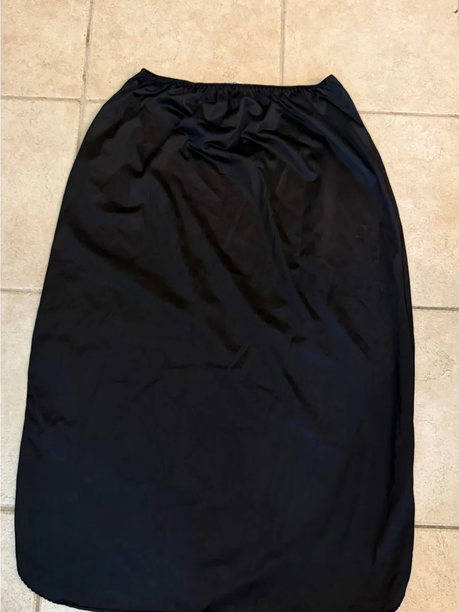 Vanity Fair Vintage Half Slip Large Black Lace Trim Side Slit Nylon Elegant 70s