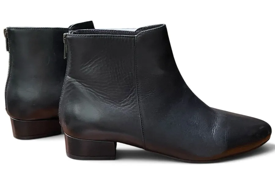 Black Leather Back Zip Boots Classic Minimalist Elegant sz 10 Seychells