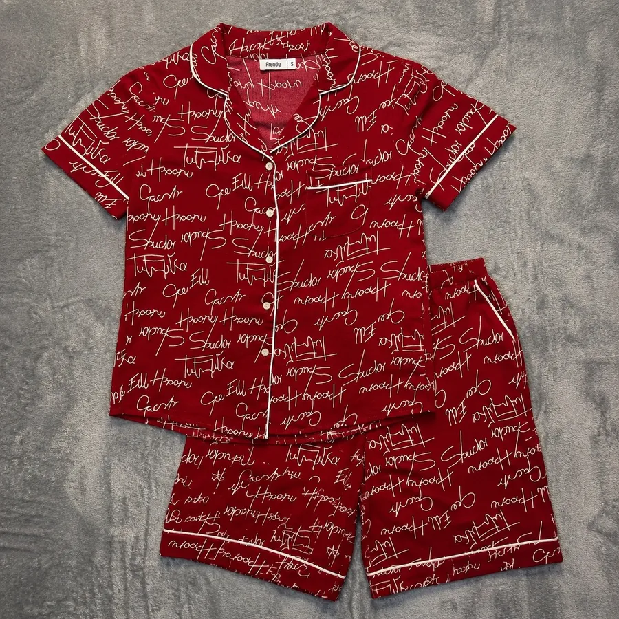 2092 | Script Print Two Piece Button Down Pajama Set Red White Women Small