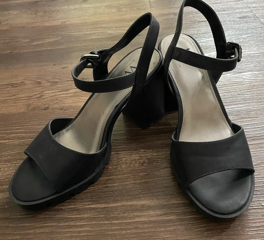 Worthington sz 8.5 Black Chunky Block Heel Sandals Ankle Strap Open Shoes