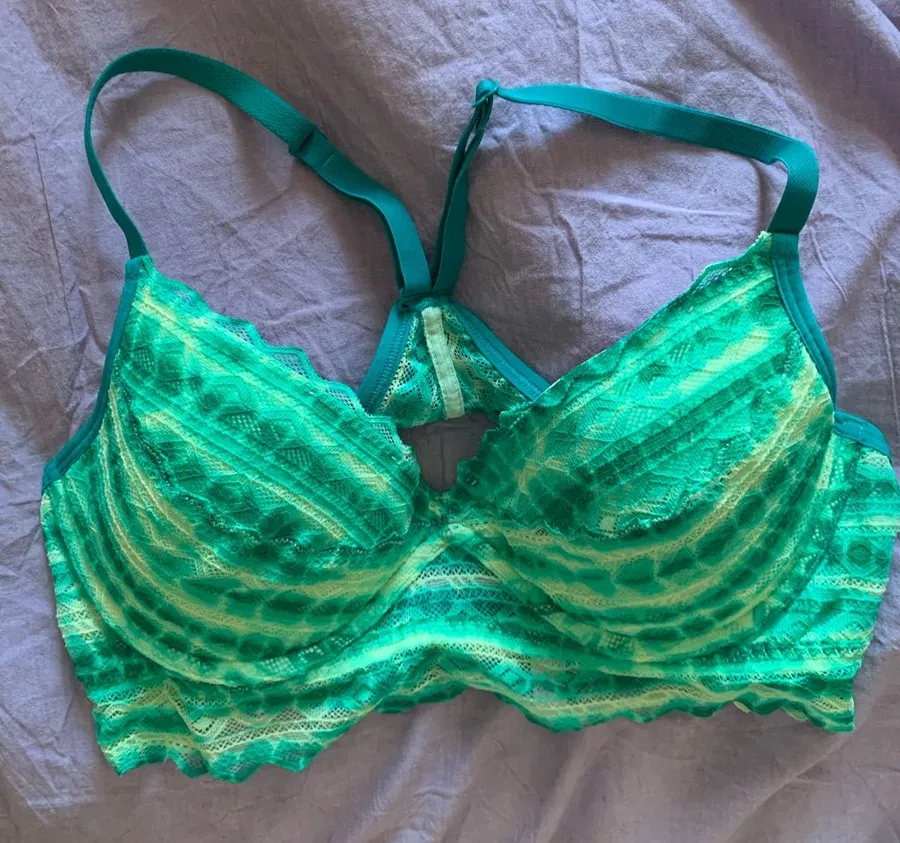 Victoria’s secret PINK green bra with raceback and lace detailing
