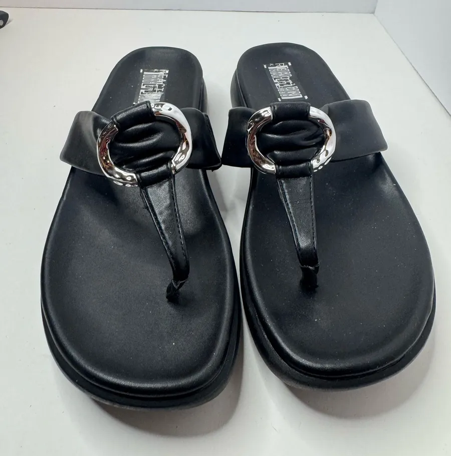 Kenneth Cole Reaction Black Vegan Leather T-Strap Sandals Women's Size 8.5M