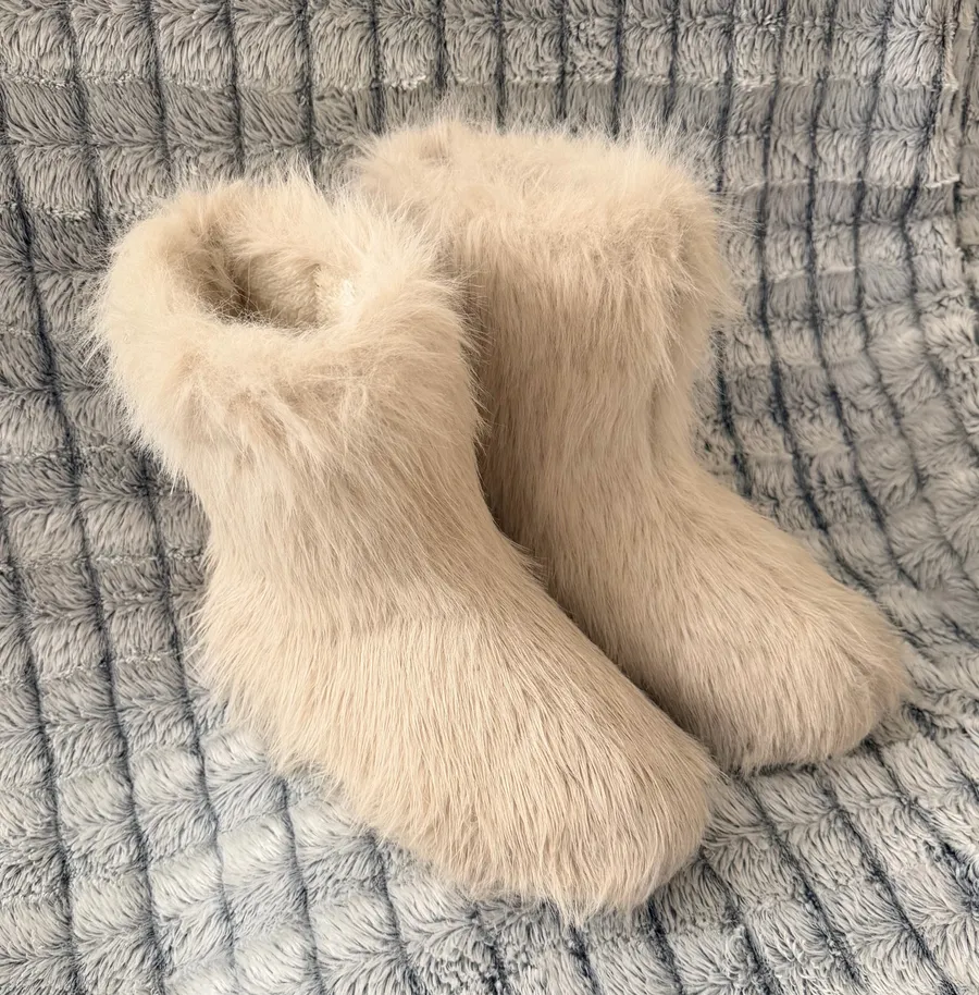Top Moda Creamy White Faux Fur Yeti Boots Womens Size 10