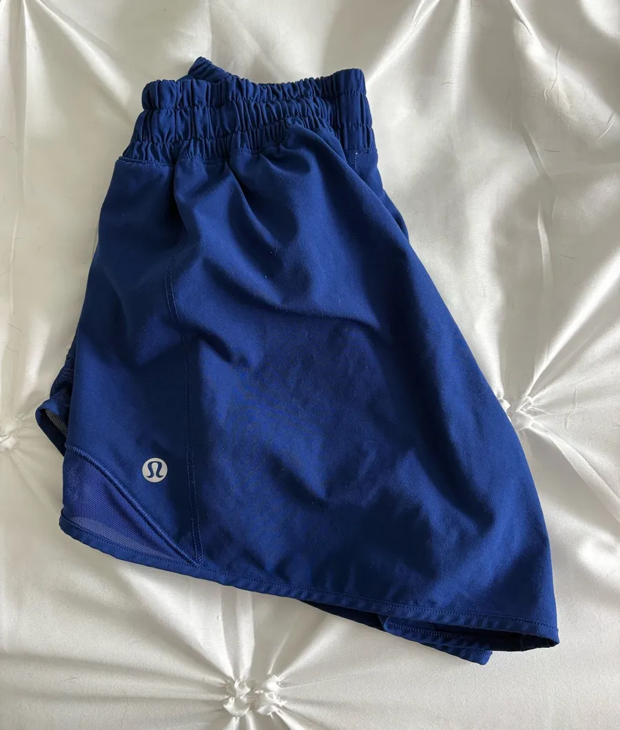 Lululemon Shorts 4" Hotty Hot ✨NO LINER✨
