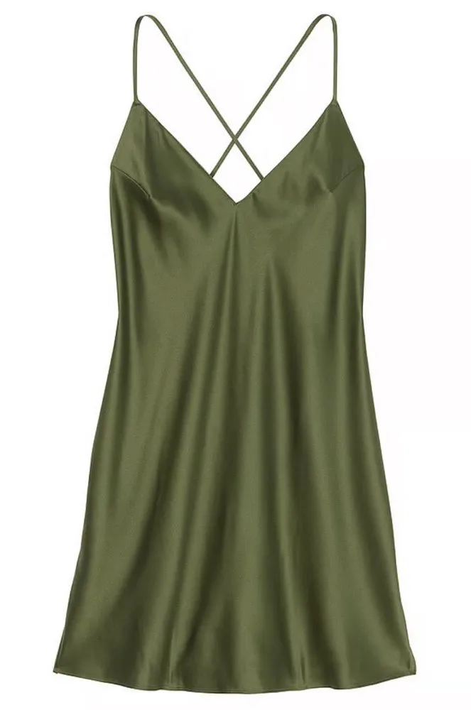 New
VICTORIA'S SECRET
Satin Open-Back Slip