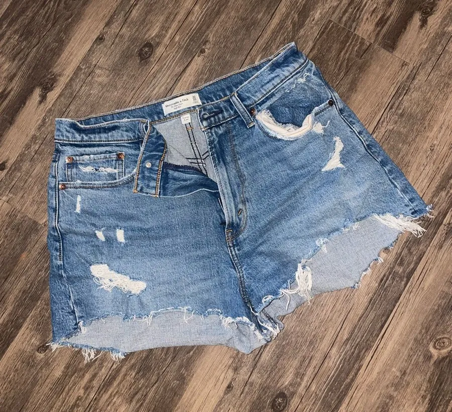 Curve Live High Rise Mom Short - Abercrombie & Fitch