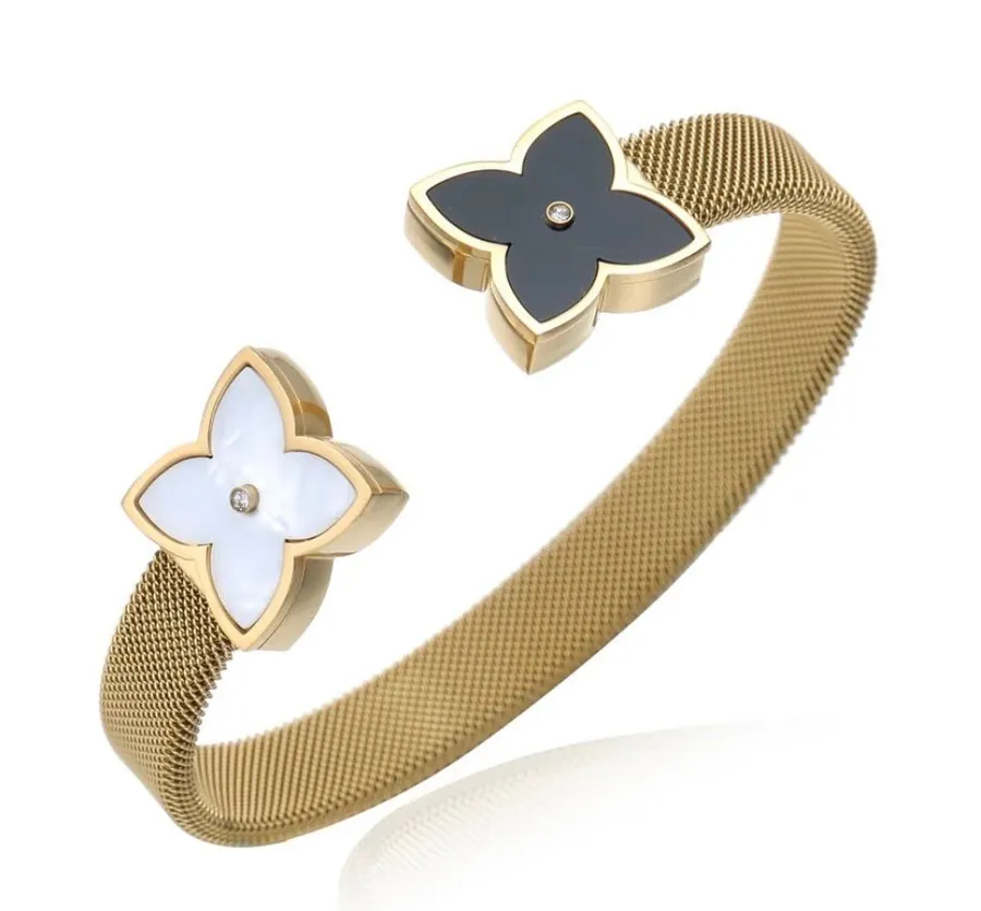 Luxe Statement Elegant Clover Bangle Gold