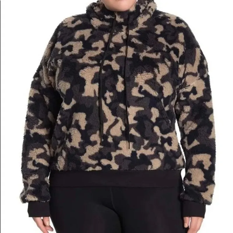 Z by Zella Green Urban Camo Print Faux Shearling Pullover Hoodie Small NEW