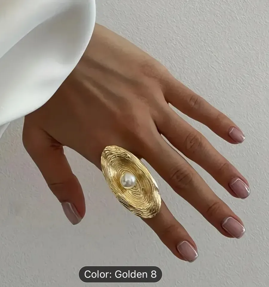 Lady’s Fashionable Statement Zinc Alloy Bold Pearl Gold Plated Ring