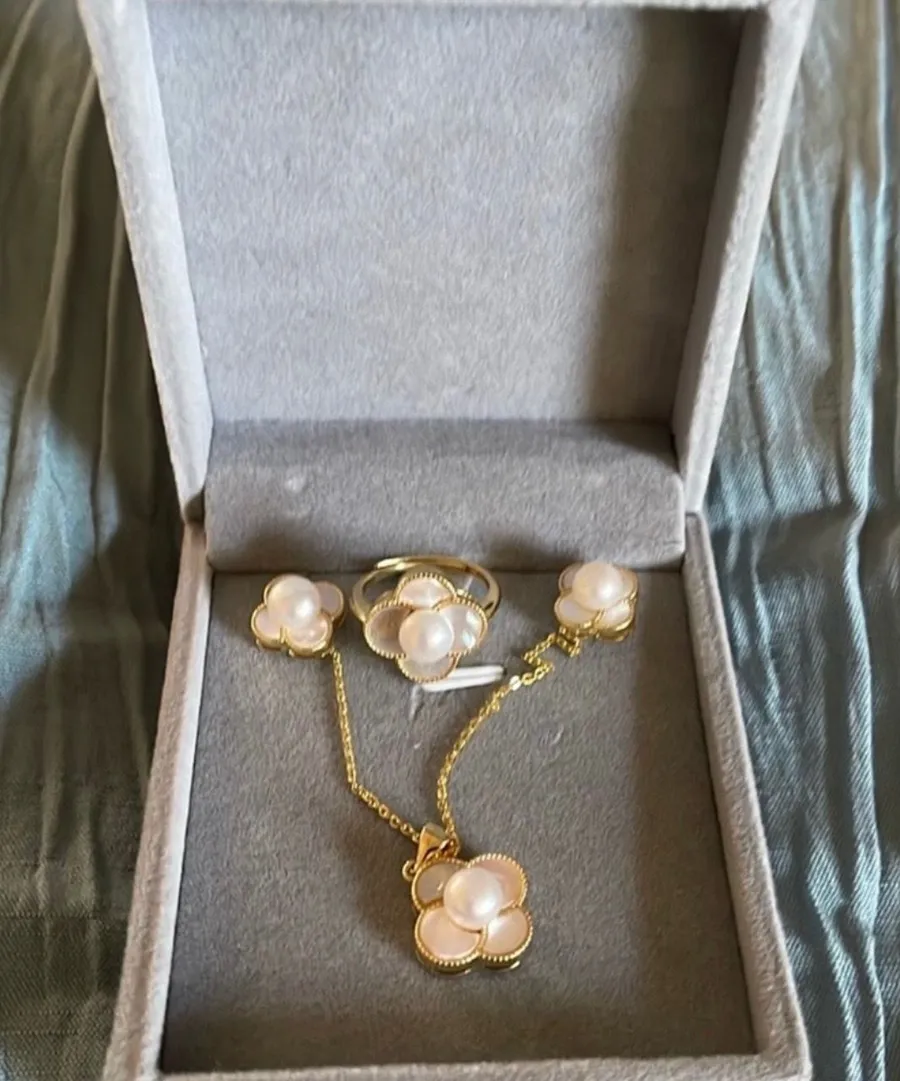 NWOT Fresh Water Pearl Flower Jewelry Set Gold